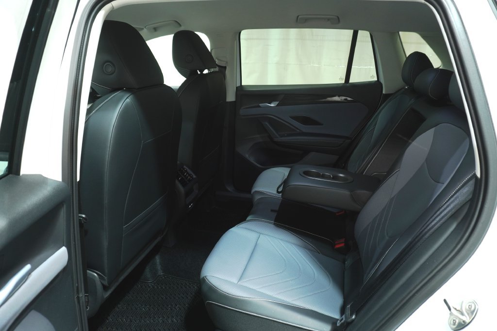 Used 2026 Volkswagen Tiguan SE AWD/4WD image 11