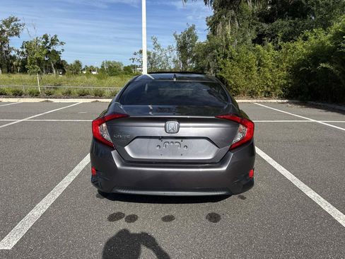 Used 2018 Honda Civic EX image 4