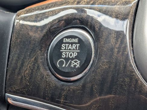 Used 2012 Jeep Grand Cherokee Overland Summit image 89