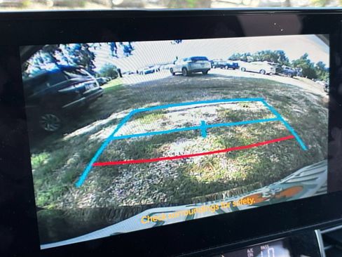 Used 2025 Toyota Sienna XLE FWD image 26