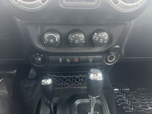 Used 2018 Jeep Wrangler Unlimited Sahara w/ Connectivity Group image 21