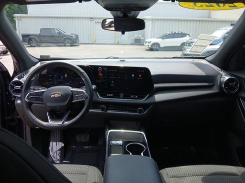 Used 2025 Chevrolet Equinox LT AWD/4WD image 14