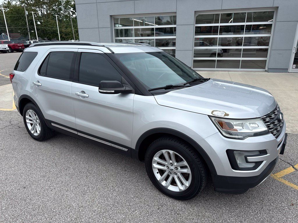 Used 2016 Ford Explorer XLT w/ Equipment Group 201A FWD image 7