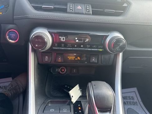 Used 2022 Toyota RAV4 XLE Premium image 32