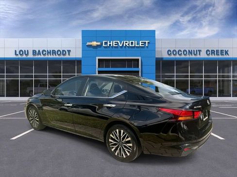 Used 2025 Nissan Altima 2.5 SV FWD image 6
