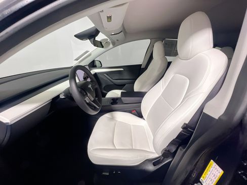 Used 2024 Tesla Model Y Long Range AWD/4WD image 14