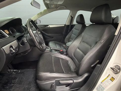 Used 2013 Volkswagen Jetta SE FWD image 18