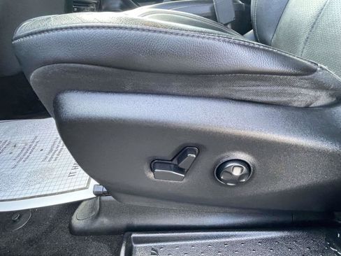 Used 2018 Chrysler Pacifica Touring-L Plus w/ Advanced Safetytec Group FWD image 17