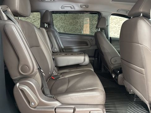 Used 2023 Honda Odyssey EX-L image 13