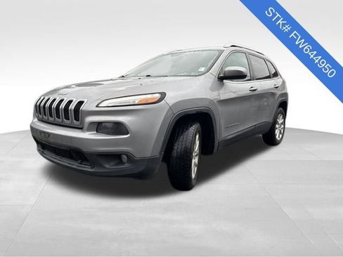Used 2015 Jeep Cherokee Latitude image 3