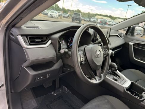 Used 2022 Toyota RAV4 LE AWD/4WD image 21