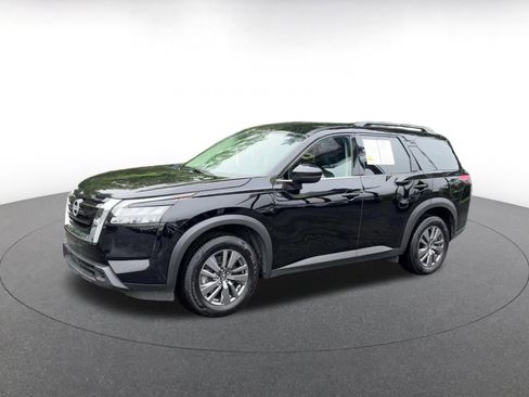 Used 2025 Nissan Pathfinder SV FWD image 8