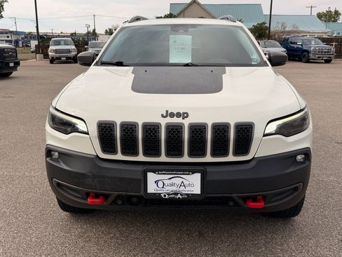 Used 2019 Jeep Cherokee Trailhawk AWD/4WD image 3