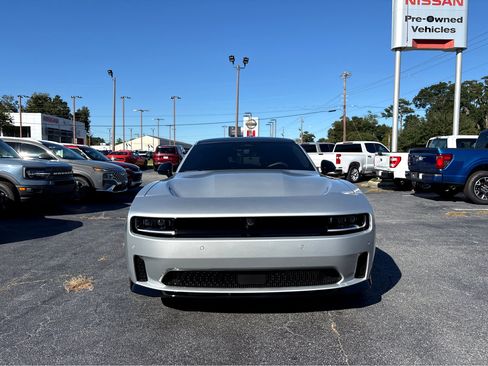 Used 2025 Dodge Charger R/T w/ Sun & Sound Package image 2