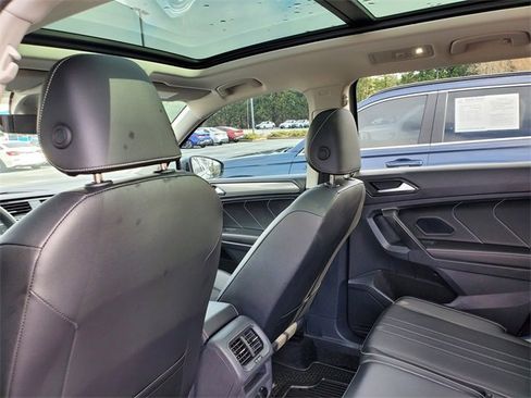Used 2024 Volkswagen Tiguan SE image 11