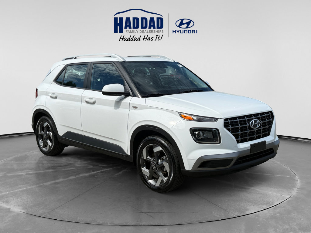 Certified 2026 Hyundai Venue SEL FWD image 5