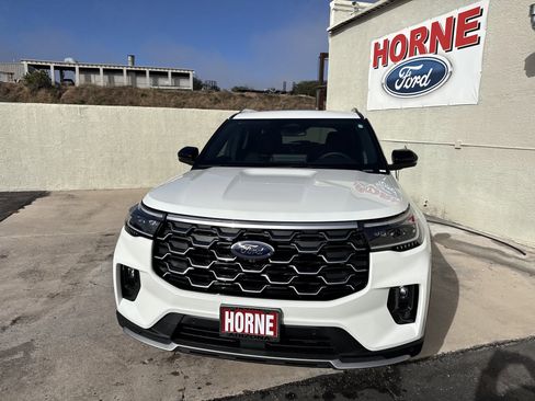 New 2026 Ford Explorer Platinum image 3