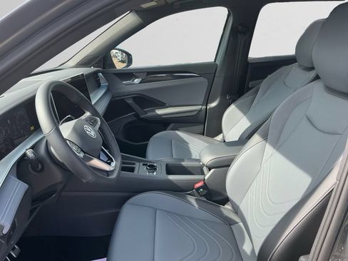 New 2026 Volkswagen Tiguan SE R-Line AWD/4WD image 9