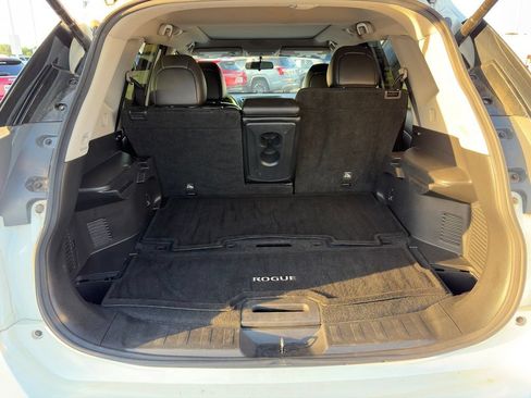 Used 2016 Nissan Rogue SL w/ SL Premium Package FWD image 9