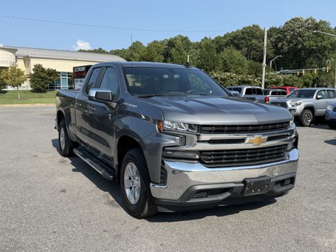Used 2020 Chevrolet Silverado 1500 LT RWD image 3