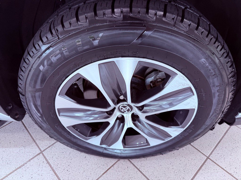 Used 2023 Toyota Highlander XLE FWD image 17