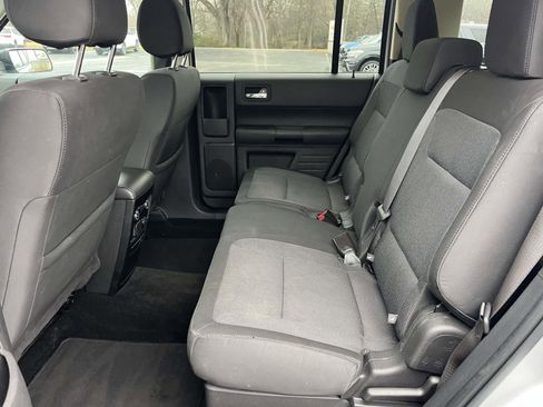 Used 2019 Ford Flex SE image 11