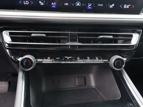 Used 2024 Chevrolet Traverse LS FWD image 26