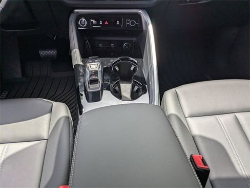 Used 2025 Audi Q5 Premium image 18