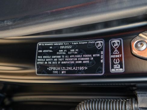 Used 2022 Lamborghini Urus image 43