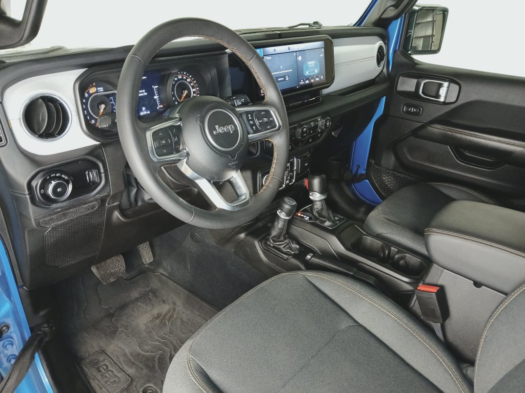 Used 2024 Jeep Wrangler Unlimited Sahara AWD/4WD image 16