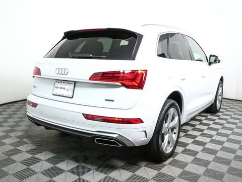 Used 2023 Audi Q5 2.0T Prestige w/ Prestige Package image 3