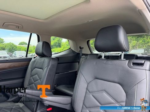 Used 2024 Volkswagen Atlas SE w/ Panoramic Sunroof Package AWD/4WD image 9