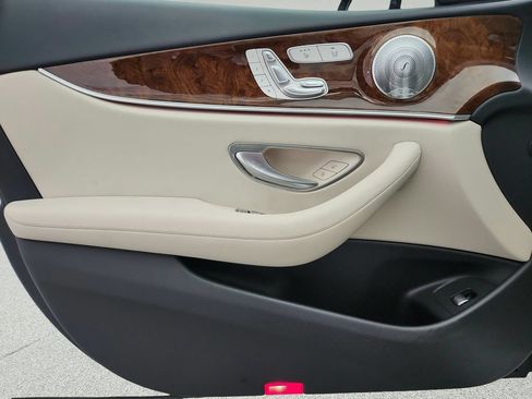 Used 2017 Mercedes-Benz E 300 4MATIC image 26