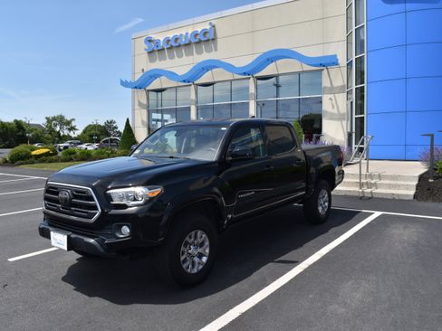Used 2018 Toyota Tacoma SR5 RWD image 1