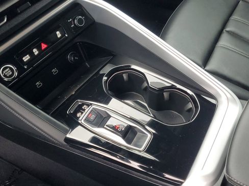 Used 2025 Audi Q5 Premium w/ Convenience Package image 32