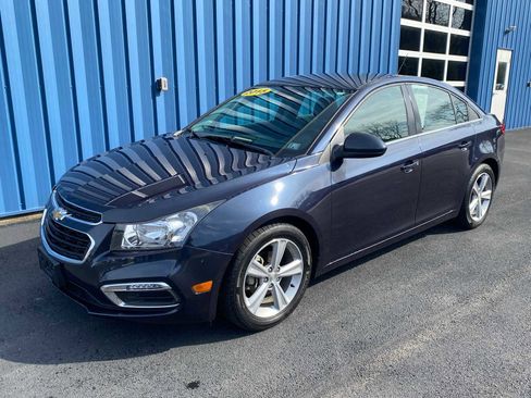 Used 2015 Chevrolet Cruze LT image 2