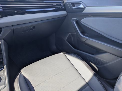 Used 2025 Volkswagen Jetta SE image 15