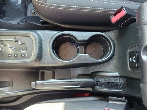 Used 2018 Jeep Wrangler Unlimited Sahara w/ Connectivity Group image 30