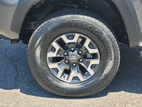 Certified 2022 Toyota Tacoma TRD Off-Road w/ Technology Package AWD/4WD image 11