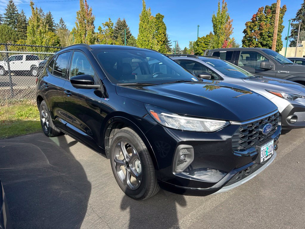 Used 2024 Ford Escape ST-Line Select w/ Tech Pack #2 AWD/4WD image 2