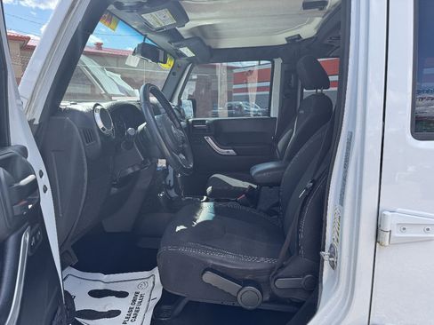 Used 2018 Jeep Wrangler Unlimited Sahara image 22