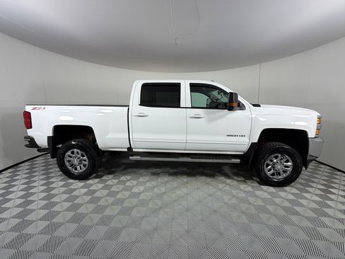 Used 2016 Chevrolet Silverado 2500 LT w/ LT Convenience Package AWD/4WD image 4