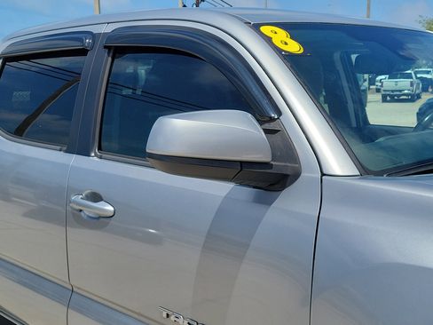 Used 2018 Toyota Tacoma SR5 RWD image 9
