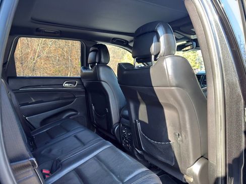 Used 2014 Jeep Grand Cherokee Overland w/ Advanced Technology Group AWD/4WD image 23
