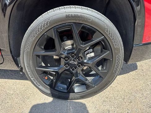 Used 2025 Chevrolet Traverse RS w/ LPO, Floor Liner Package FWD image 21