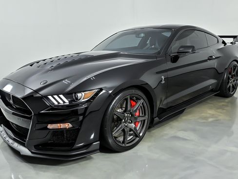 Used 2021 Ford Mustang Shelby GT500 w/ Carbon Fiber Track Pack RWD image 6