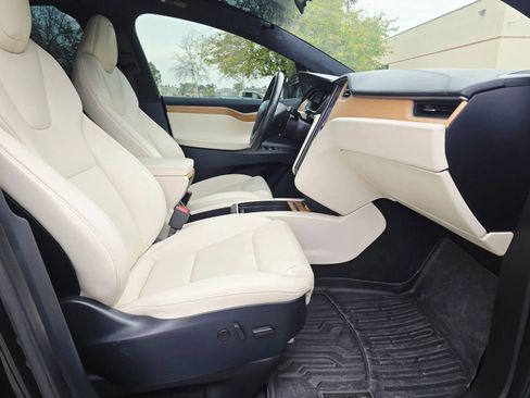 Used 2021 Tesla Model X Performance image 27