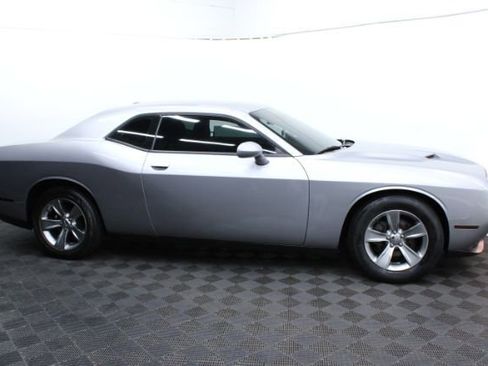 Used 2016 Dodge Challenger SXT image 6
