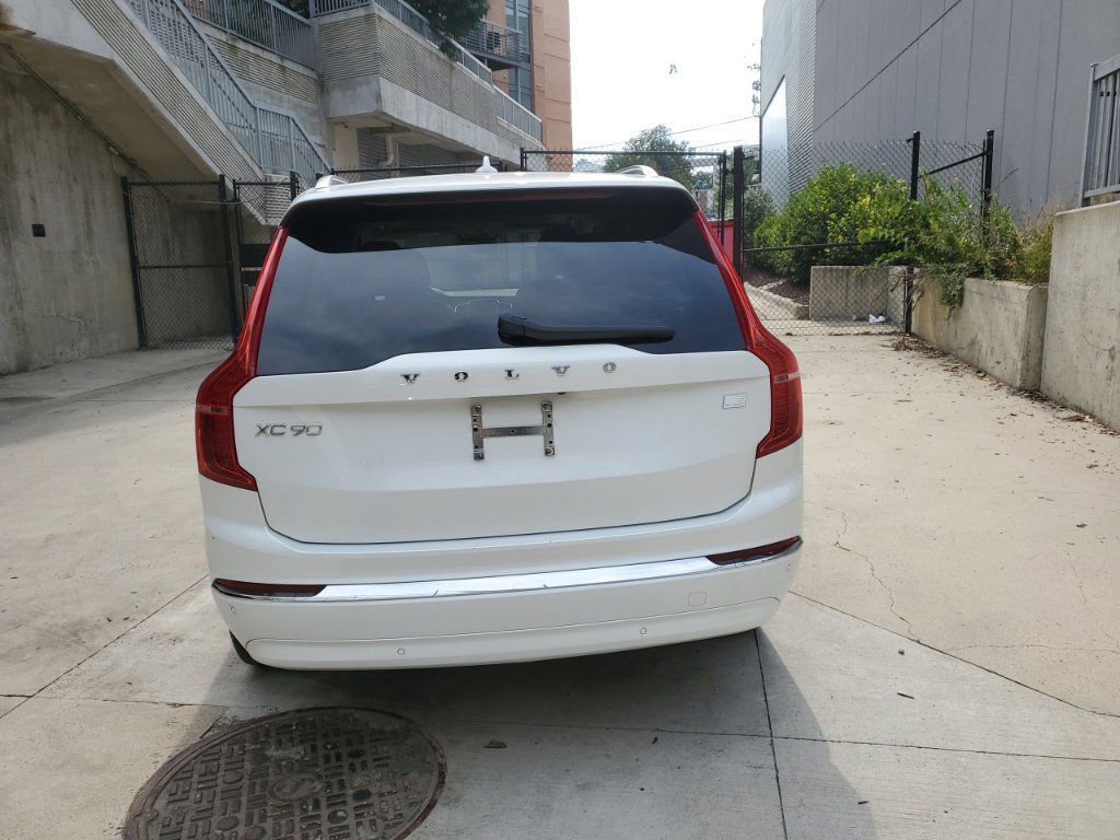 Certified 2024 Volvo XC90 T8 Plus AWD/4WD image 5
