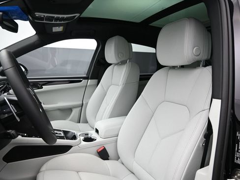 New 2026 Porsche Macan AWD/4WD image 5